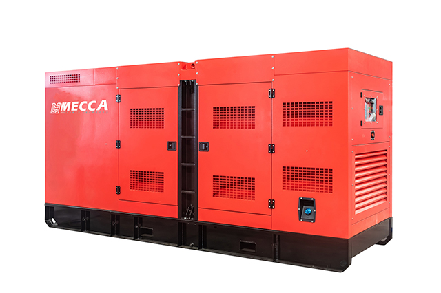 Дизель-генераторная установка Cummins мощностью 550 кВА в режиме ожидания